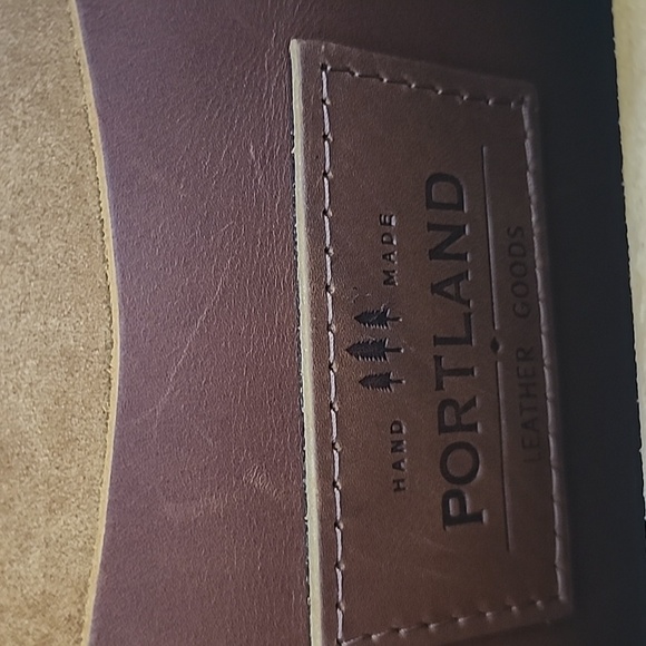 Portland leather crossbody tote - Picture 10 of 13